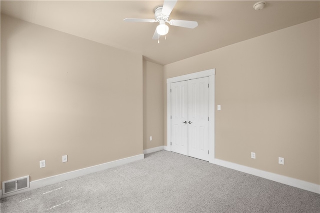 unfurnished room with carpet floors and ceiling fan