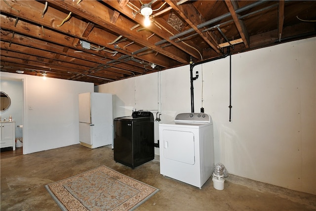 laundry room with washing machine and clothes dryer