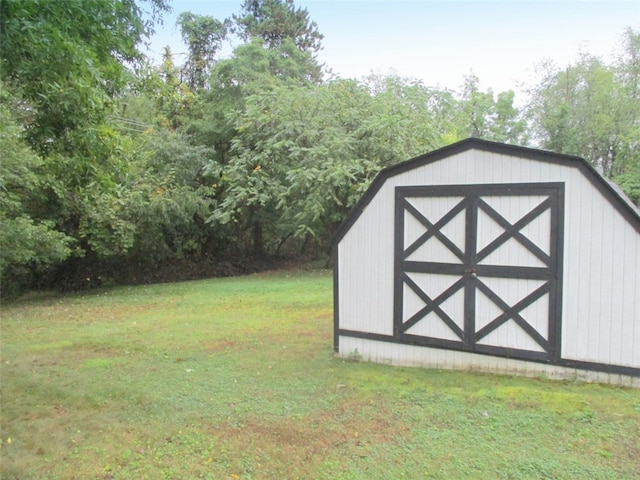 view of outbuilding with a yard