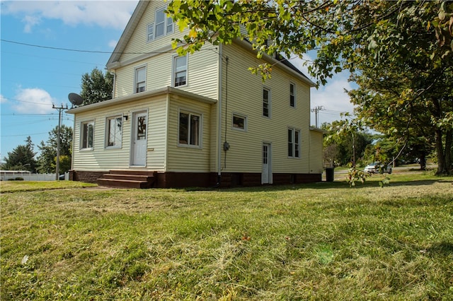 exterior space featuring a yard