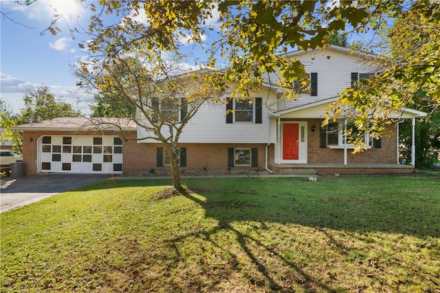 tri-level home featuring a front lawn