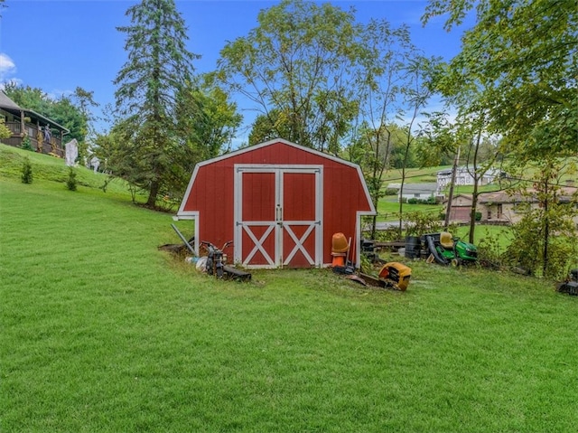 view of outdoor structure featuring a yard