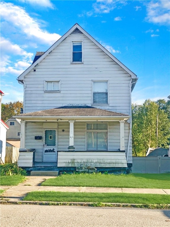 view of front facade with a front yard and covered porch