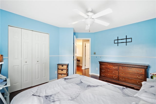 bedroom featuring dark wood-type flooring, a closet, and ceiling fan