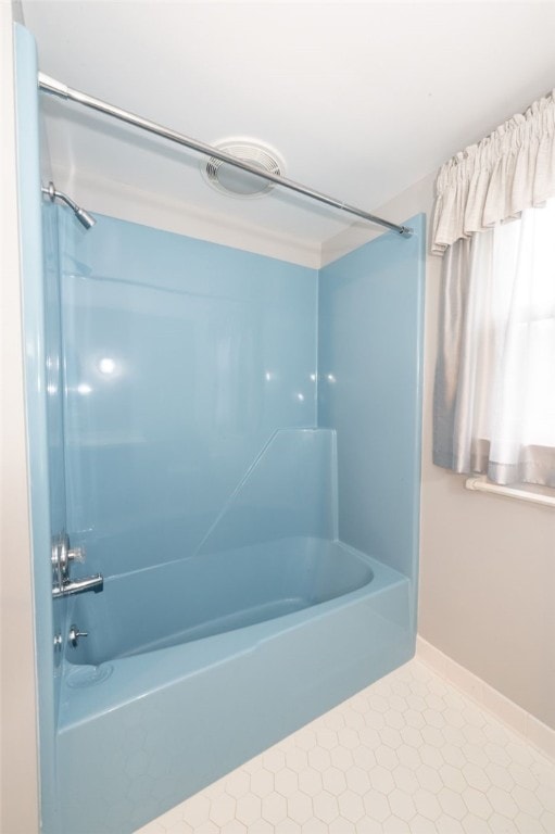 bathroom with washtub / shower combination