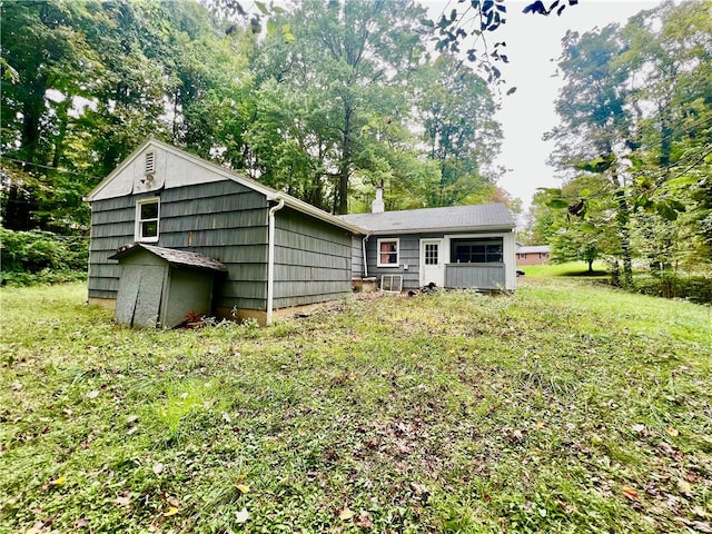 exterior space featuring a lawn