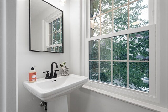 bathroom with sink