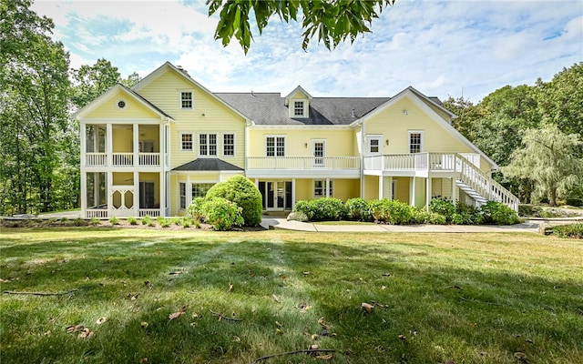 view of front of home with a front lawn