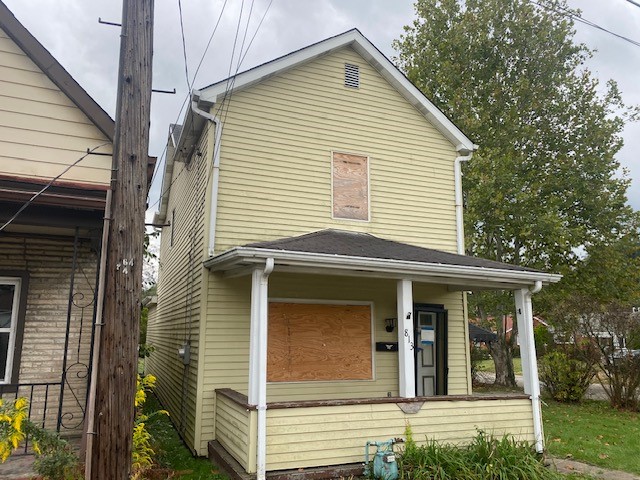 view of front of home featuring covered porch