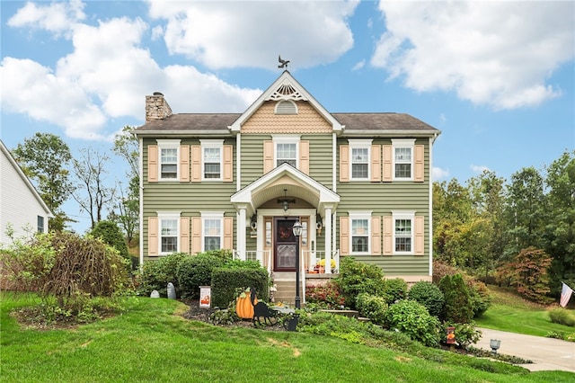 view of front of property with a front yard