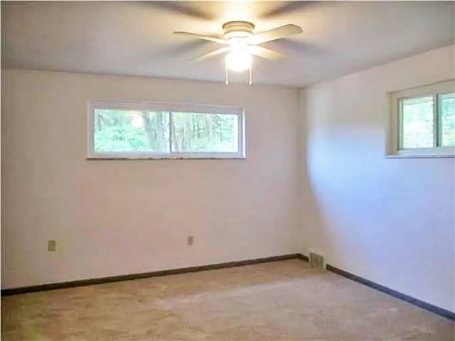 empty room with ceiling fan