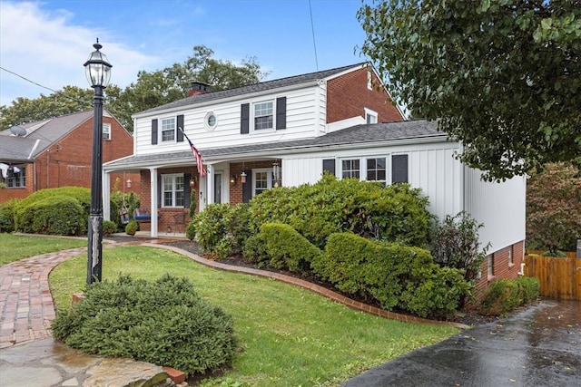 view of front of property with a front lawn