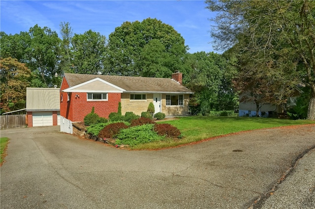 single story home with a front yard