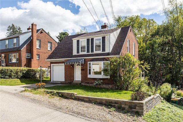 view of front of home featuring a garage and a front yard