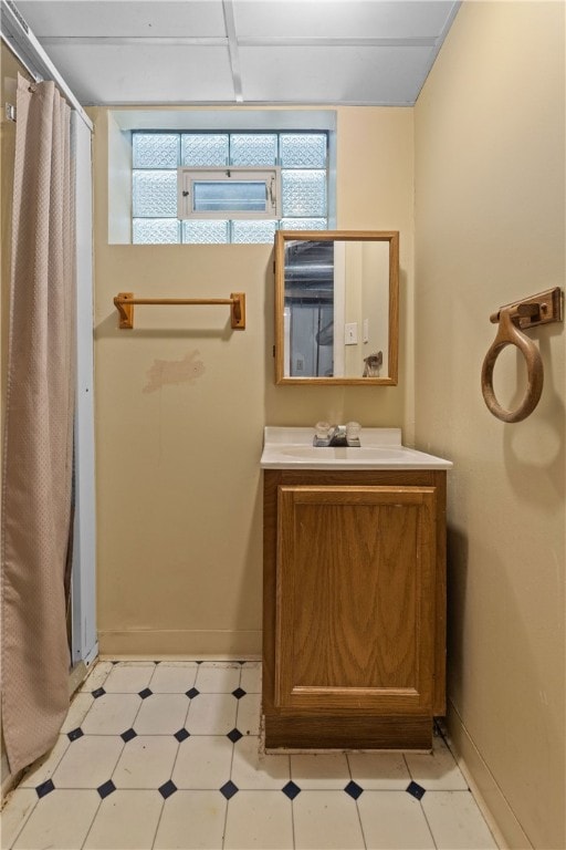 bathroom featuring a shower with shower curtain and sink