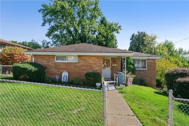 view of front of home featuring a front lawn