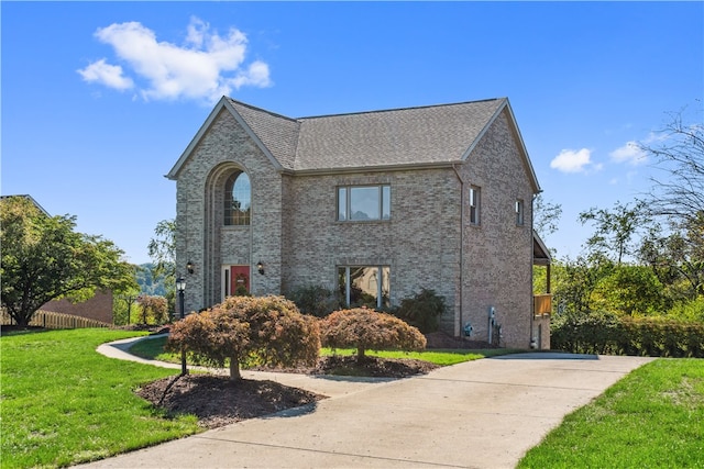 view of front of house with a front lawn