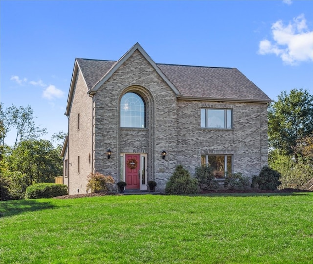 view of front of property with a front lawn