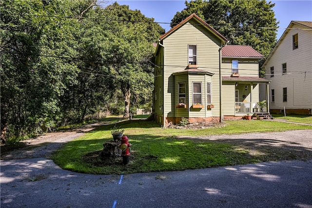 view of front of home with a front lawn and covered porch