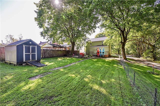 view of yard with a storage unit