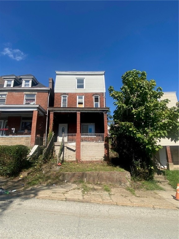 view of front of property featuring a porch