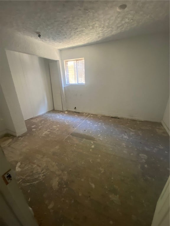 spare room featuring a textured ceiling