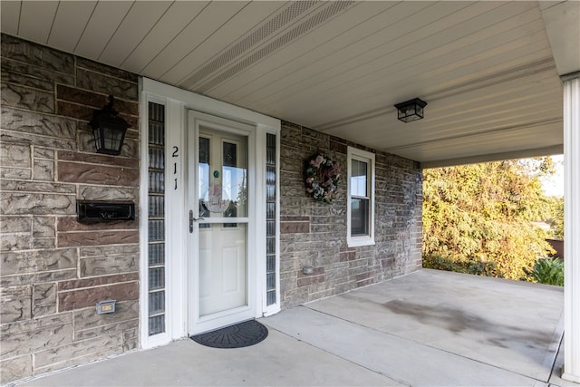 property entrance featuring covered porch