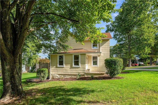 exterior space featuring a front yard