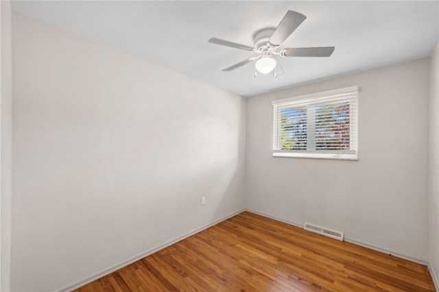 unfurnished room with wood-type flooring and ceiling fan