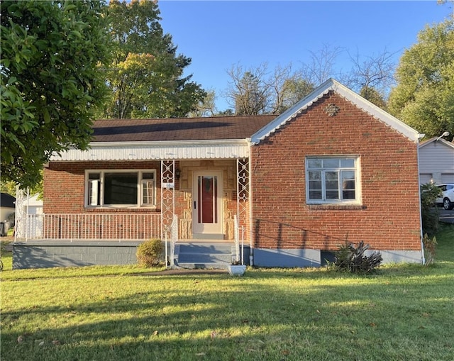 view of front of property with a front lawn