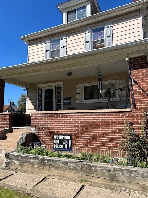 view of front of house featuring covered porch