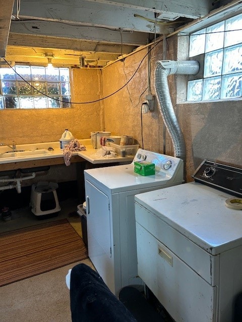 washroom with carpet flooring and independent washer and dryer