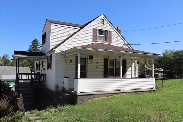 view of front of property featuring a front lawn and covered porch