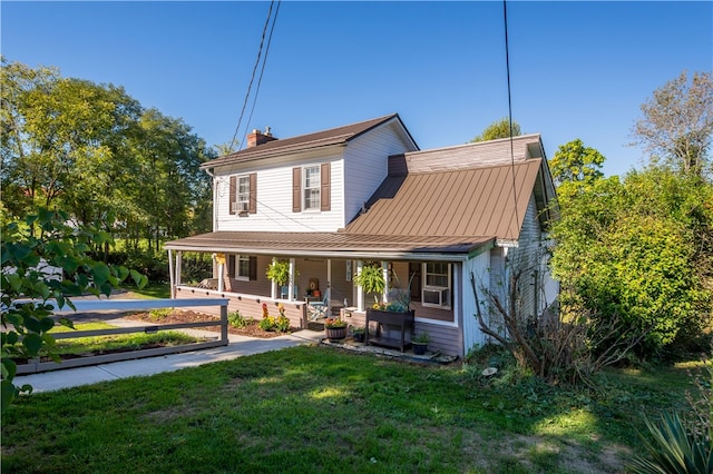 view of front of property featuring a front lawn and covered porch