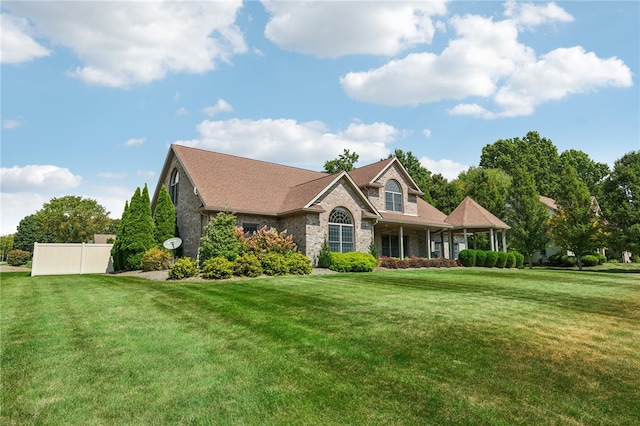 view of front of house with a front lawn