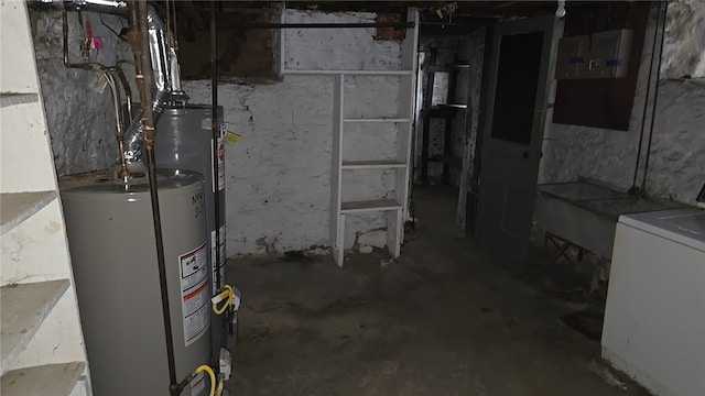 basement with gas water heater and washer / clothes dryer