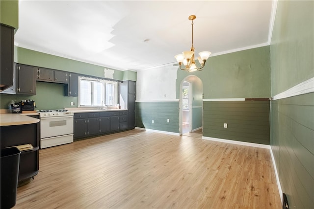 kitchen with white range, crown molding, sink, light hardwood / wood-style flooring, and hanging light fixtures