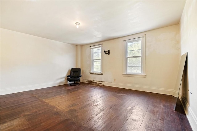 21 Ambridge Ave, Leet Twp, PA 15003 - unfurnished room featuring hardwood / wood-style flooring and baseboards