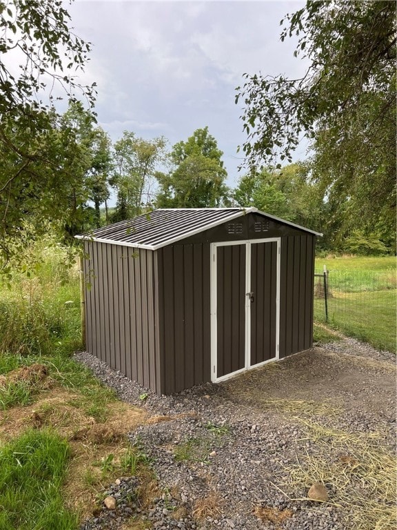 view of outbuilding