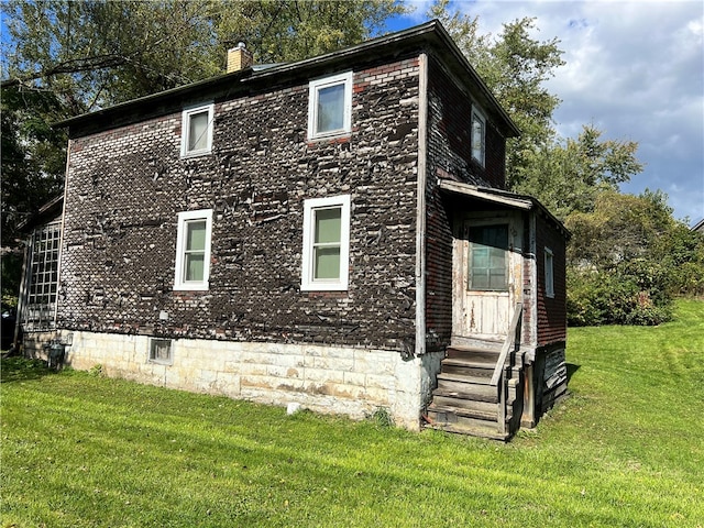 exterior space featuring a lawn