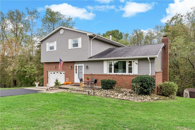 view of front of house featuring a front yard and a garage