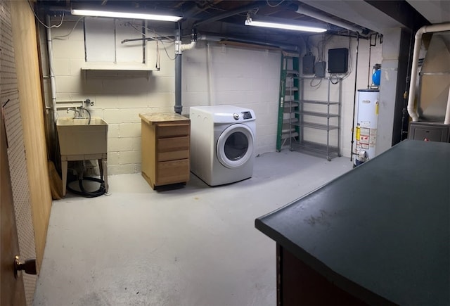 clothes washing area with washer / dryer, sink, and water heater