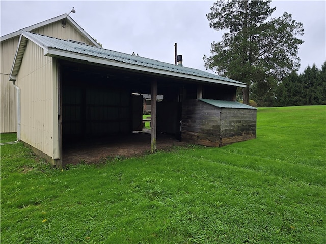 exterior space featuring a lawn