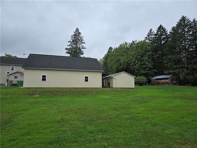 view of yard with a storage unit