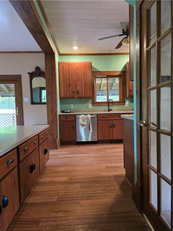 kitchen featuring ceiling fan, sink, dishwasher, crown molding, and light hardwood / wood-style floors