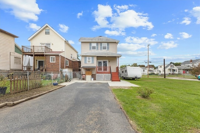 view of front of home with a front lawn