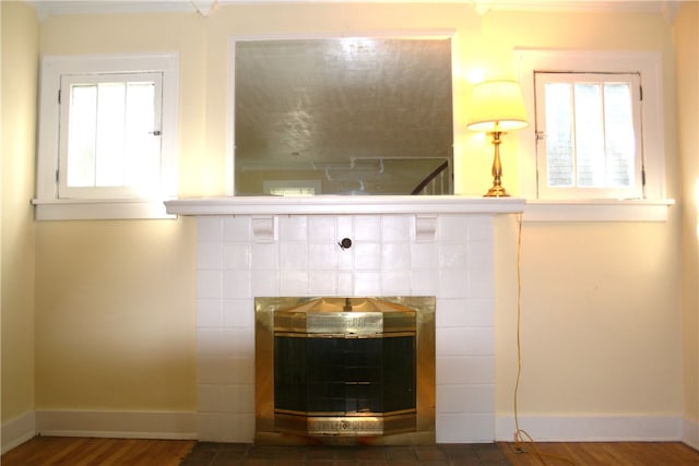 room details with crown molding and hardwood / wood-style floors