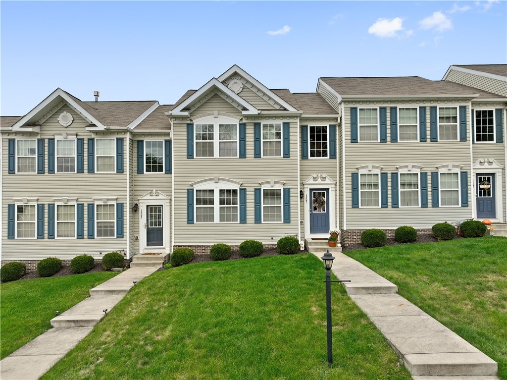 view of property featuring a front yard