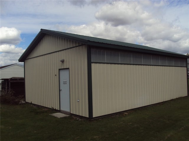 view of outbuilding featuring a lawn