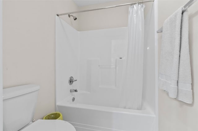 bathroom featuring shower / bath combo with shower curtain and toilet